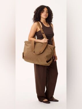 BÉIS Traveler Tote in Camel